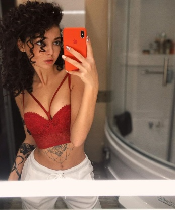 Александра, 22 года, 2 размер груди